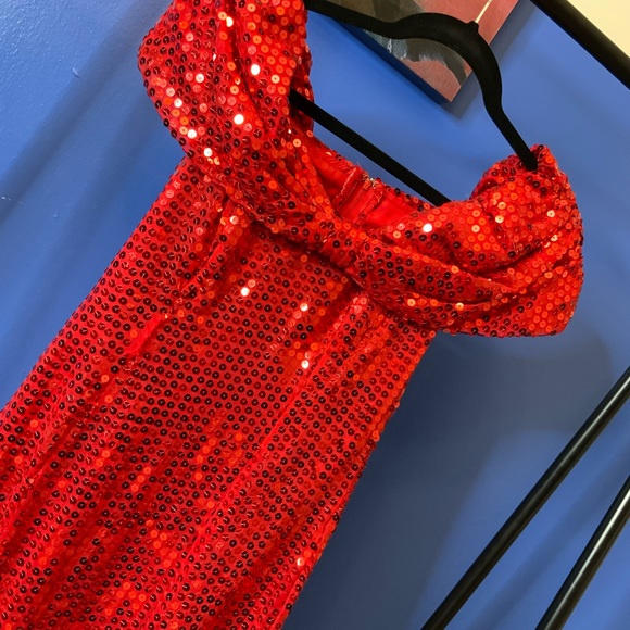 Jessica Rabbit Style Gown - Picture 2 of 5